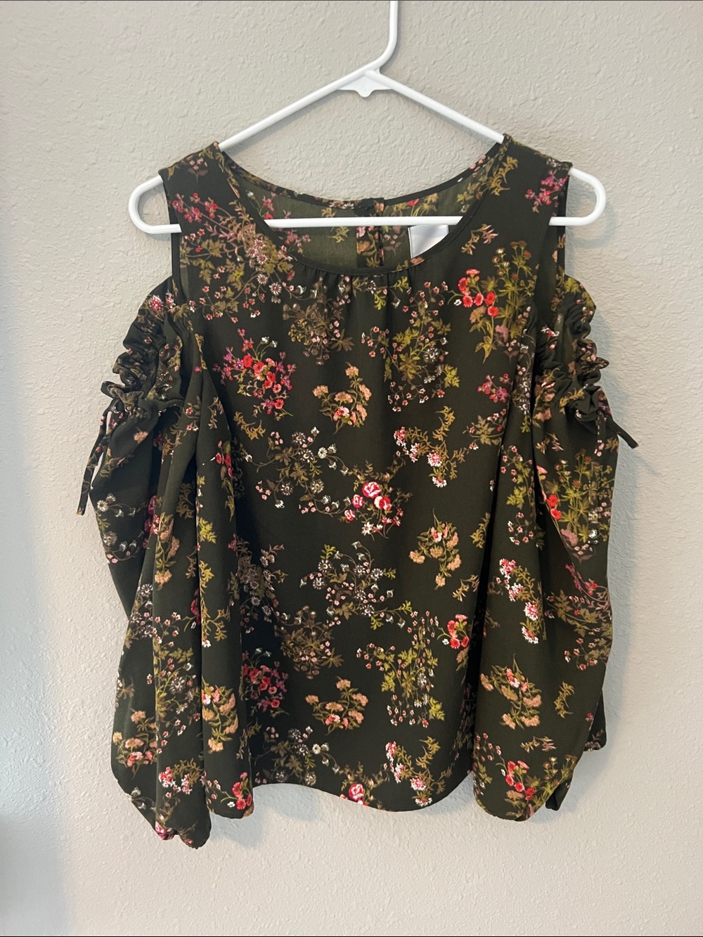 LC Lauren Conrad Olive Green Floral Cold-Shoulder Top womens medium